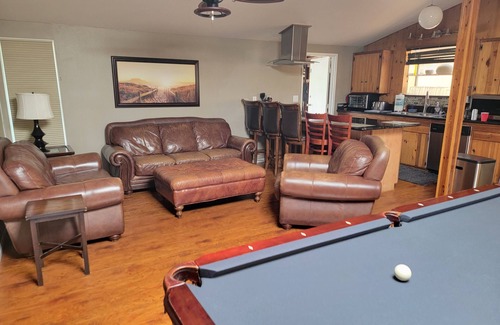 Serra Mesa House | Family Gatherings, Pool Table, Ping Pong, Hot Tub Fun!