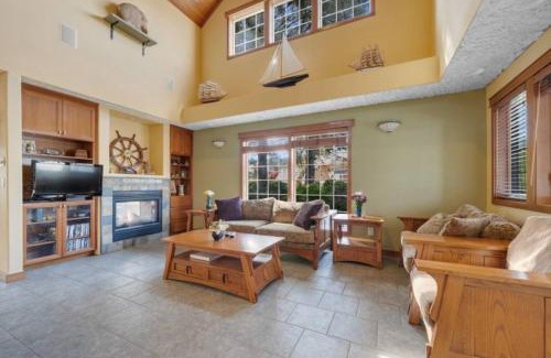 Rockaway Beach House | Family Getaway 3 Br Walk To Beach Jacuzzi Tub