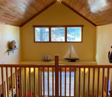 Rockaway Beach House | Family Getaway 3 Br Walk To Beach Jacuzzi Tub