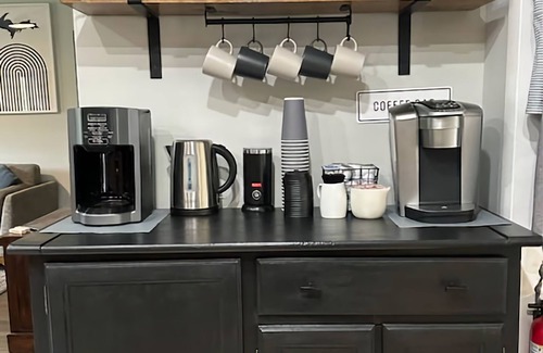 Shorewood-Tower Hills-Harbert House | Family Getaway w/year round Hot Tubn