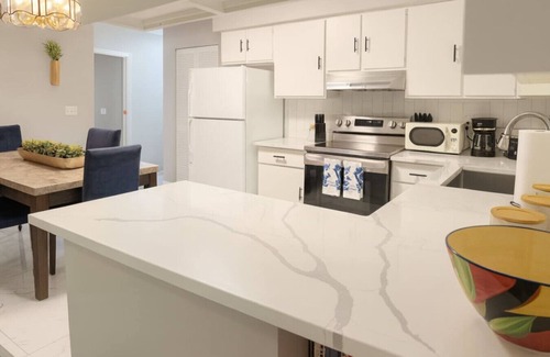 Ann Arbor Apartment | Family & Group Getaway|Sleeps 11|Close to U of M