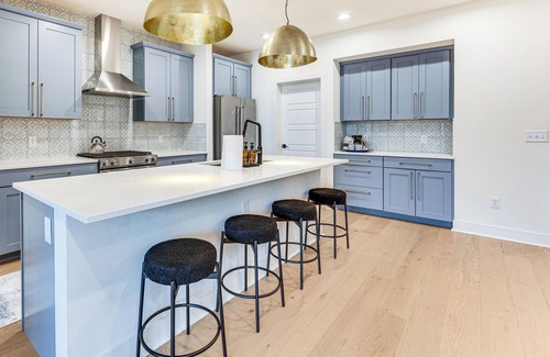 Erie House | Family Haven 1 Mi to Dtwn Erie: Bring Your Pets!