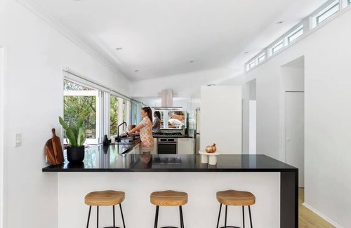 Beacon Hill House | Family haven in Allambie Heights. Relaxed & peaceful cul-de-sac.