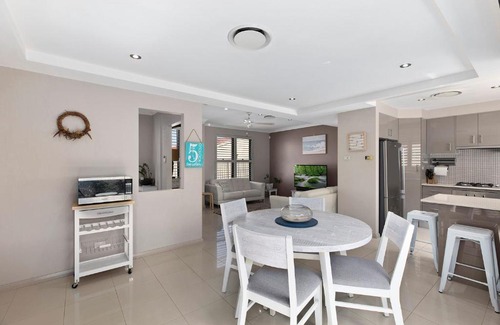 Long Jetty Apartment | Family Hideaway on Elsiemer