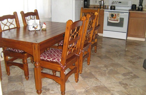 Bertsch-Oceanview House | Family Hm-3 Bdrm sleeps 7 w/jacuzzi tub near redwoods, beach & Elk Vlly Casino