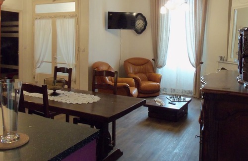 Cavaillon Villa | Family holidays in Provence (sleeps 10)