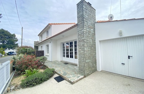 Bretignolles-sur-Mer House | Family Home with Garden - Walk to Beach & Restaurants