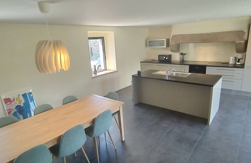 Tregunc House | Family home between countryside and ocean, 800m from beaches