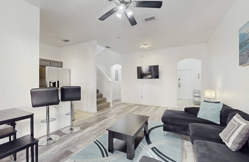 Regal Palms House | Family home boasting entertainment for everyone with wifi