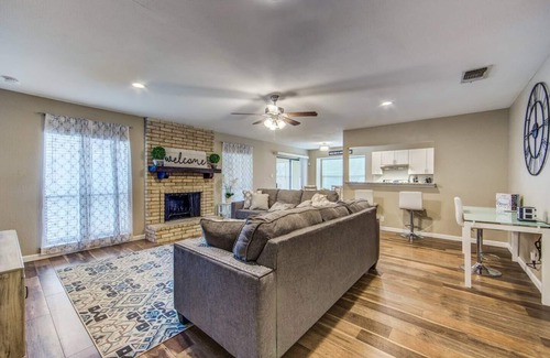 Heritage House | Family home: Close to Seaworld w/Pool & Game Room