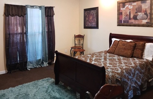 Opelika House | Family home - Near Historic Downtown, Auburn University and Tigertown Shopping.