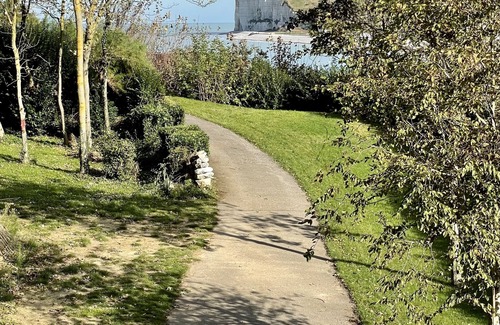 Veulettes-sur-Mer House | Family home: sea view, beach 50m away