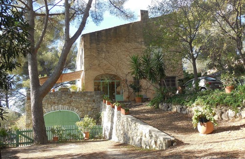 Toulon House | Family home Superb view. July/August 11 rooms, 9 bedrooms, sleeps 16 max.