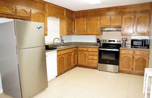 Madison House | Family home w King-Qu-2Twins - 3 bedrms, convenience, clean comfort & amenities.