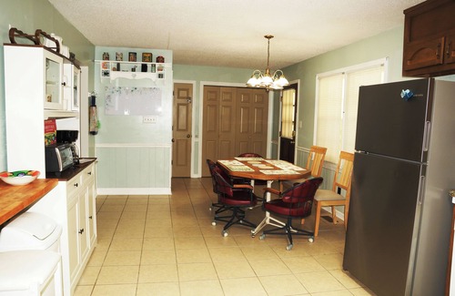 Madison House | Family home w King-Qu-2Twins - 3 bedrms, convenience, clean comfort & amenities.