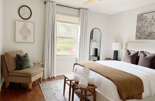 Savannah House | Family Home w Pool & Game-room near Downtown & Beach