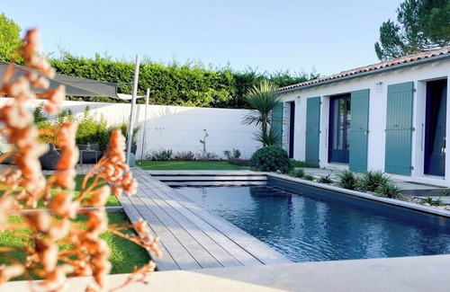 Loix House | Family home with swimming pool between sea and countryside