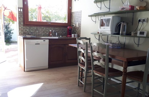 Mimizan Villa | Family house 12 pers children's playground, swimming pool, beaches 2km, cycle track 100m