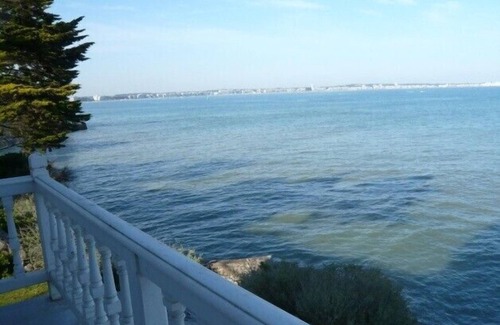 Le Pouliguen Villa | Family house 'feet in the water' in Le Pouliguen facing the bay of La
