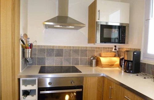 Dieppe Cottage | Family house in Dieppe with garden, sea view, garage, and internet