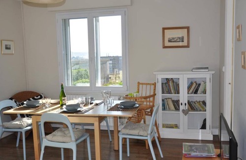 Dieppe Cottage | Family house in Dieppe with garden, sea view, garage, and internet