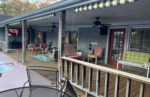 Starkville House | Family House spaciously sleeps 12+/5 bedrooms/3.5 baths/near MSU & downtown
