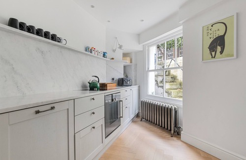 Elephant and Castle House | Family House Up To 8ppl w/Rooftop Terrace