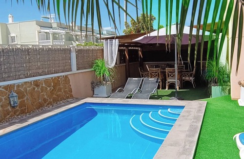 Gran Alacant House | Family house with its own swimming pool. Close to stores.