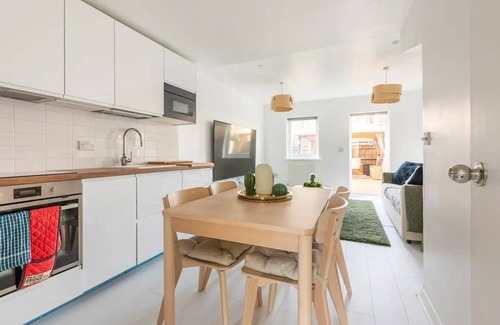 Southwark House | Family King Suites with Free Parking & Garden