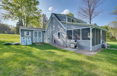 Tully Cottage | Family Lake & Ski House w/Paddleboards & Fire Pit