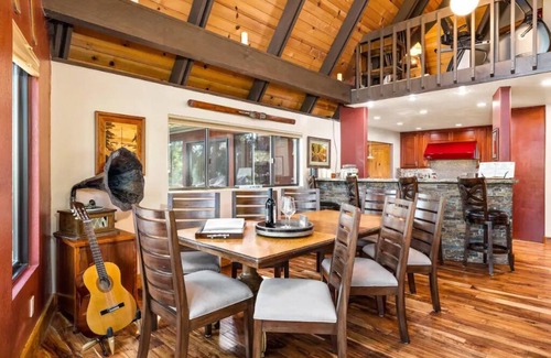 Fort Walton Beach - Destin Cabin | Family Lakehouse w/Private Dock & Swim!