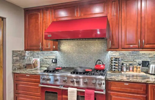 Fort Walton Beach - Destin Cabin | Family Lakehouse w/Private Dock & Swim!