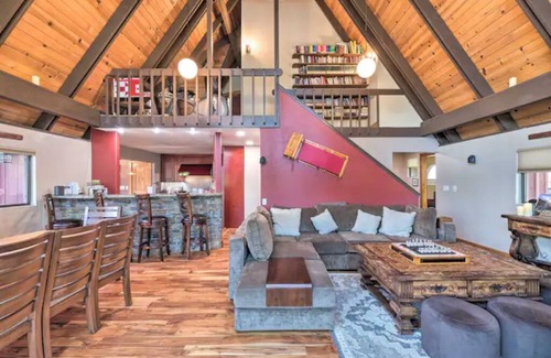 Fort Walton Beach - Destin Cabin | Family Lakehouse w/Private Dock & Swim!