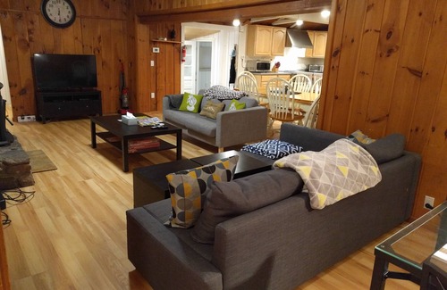 Stratton House | Family Lodge Btwn Stratton & Mt Snow - TESLA Charger