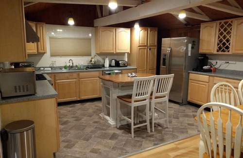 Stratton House | Family Lodge Btwn Stratton & Mt Snow - TESLA Charger