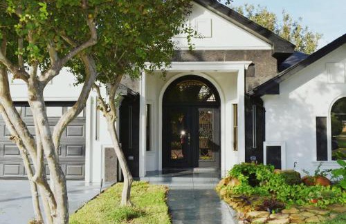 McAllen House | Family Luxury home with Pool in McAllen near by hospitals and stores