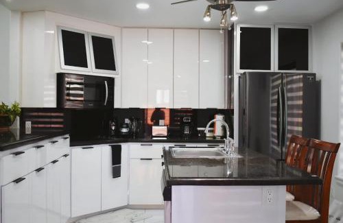 McAllen House | Family Luxury home with Pool in McAllen near by hospitals and stores