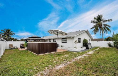 Lantana Apartment | Family Luxury Rentals - 1115