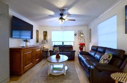 Lantana Apartment | Family Luxury Rentals - 1115