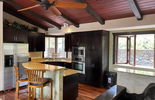 Keaukaha Villa | Family luxury villa w/Pool Hilo — 5 min from the beach!