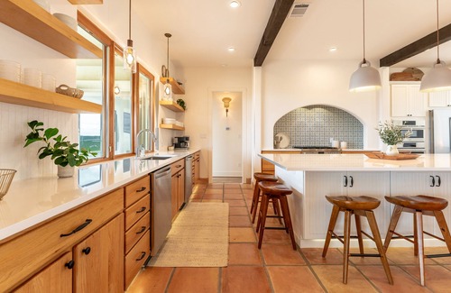 Lago Vista House | Family Oasis - Chef’s Kitchen, Game Room, Pool & Expansive Outdoor Living