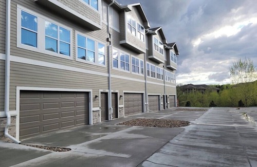 Elkhorn House | Family Oasis Close to Gretna Outlet Fun