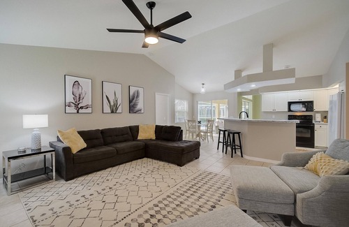 Long Meadow House | Family Paradise: Spa & Heated Pool w Outdoor TV