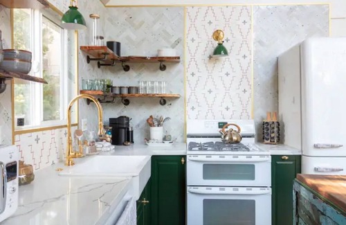 Blue Jay Ski Chalet | Family & Pet Friendly Lake retreat