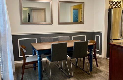 Parker Lane House | Family & pet-friendly townhome in Austin w/hot tub & deck! 7 mins from downtown