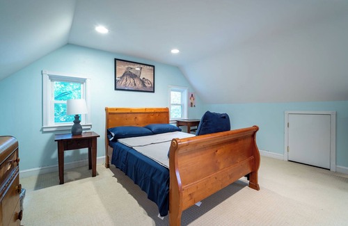 Chevy Chase House | Family Pet Friendly 4-Bedrm 8-Beds & Fenced Backyard