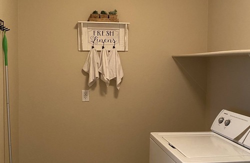 Clarkdale House | Family & Pet sized townhouse!