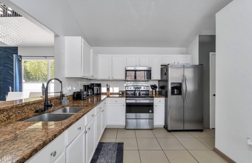Thousand Oaks Villa | Family Pool Villa - Game Room – 11mi to Disney