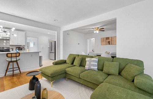 Terrell Heights House | Family & Remote Work Retreat Near Airport, Google Fiber Wifi, and Classic Games!