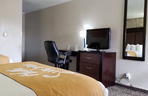 Trinidad Hotel | Family Retreat Close to Lake State Park | Complimentary Breakfast